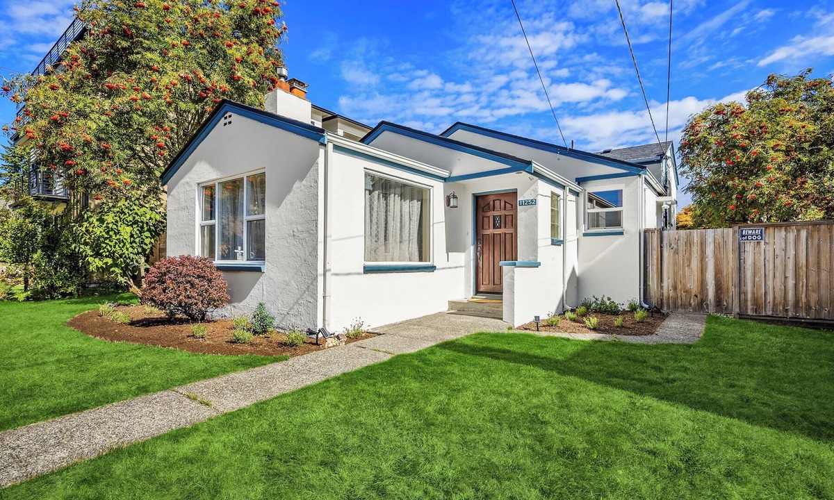 Bitter Lake Cottage | Cottage vibes with a Spanish flare in N. Seattle. Minutes to Lightrail station!