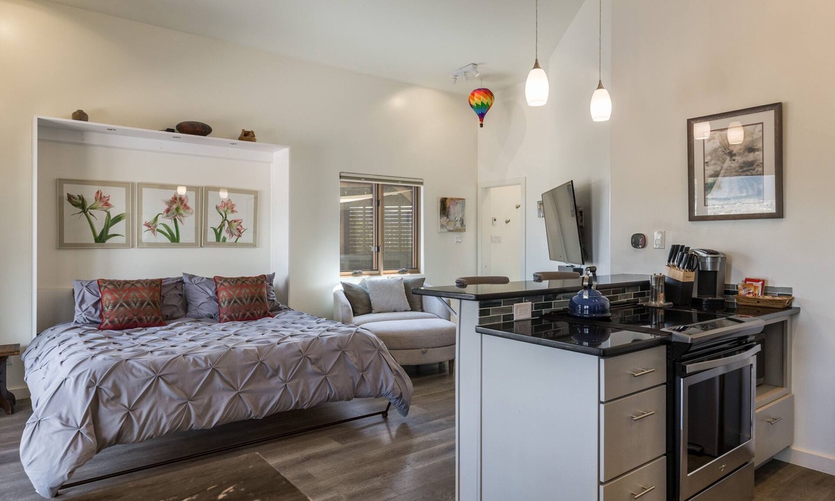 Taos Cottage | Cottam Pines B - Hot Tub, Pickleball