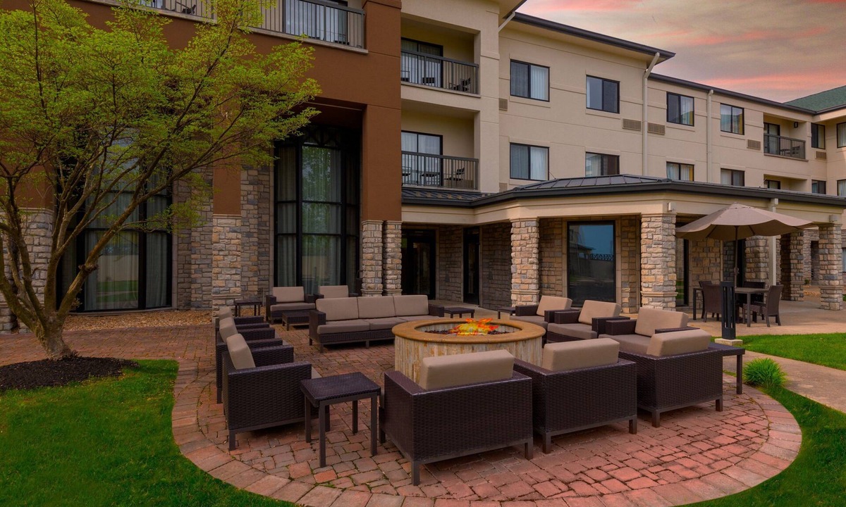 Springfield Hotel | Courtyard by Marriott Springfield Airport