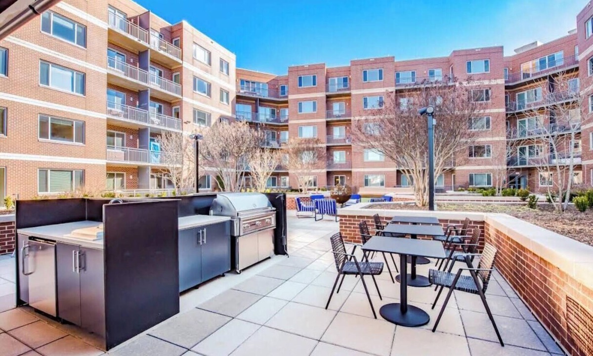 Merrifield Apartment | Cozy 1-bedroom apartment . Walking distance to restaurants and shops