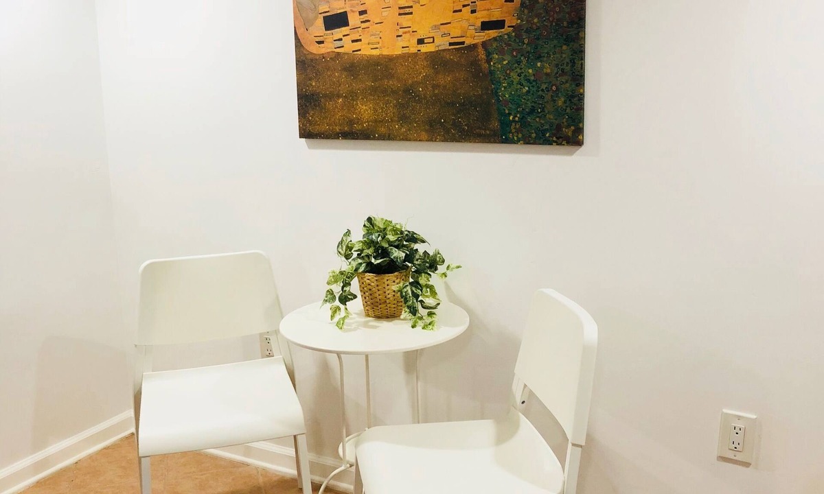 Kingman Park House | Cozy 1 Bedroom Apt of Historic Cap Hill House, Sleeps 5, FREE ON-SITE PARKING