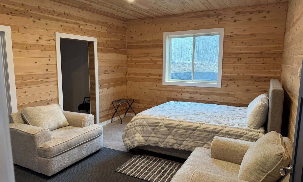 Babbitt Cabin | Cozy 2-bed Cedar Studio in Babbitt for Relaxing stay @ Whitetail Estates