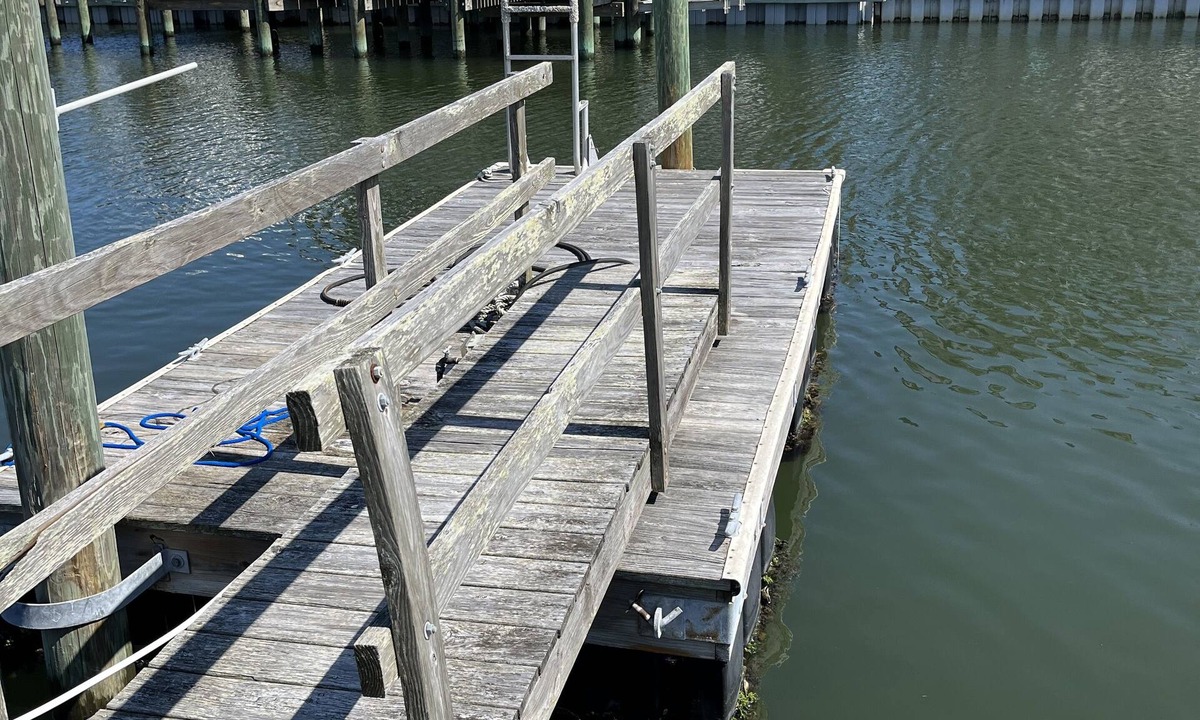Atlantic Beach Cottage | Cozy 2-bedroom cottage near Triple S Marina