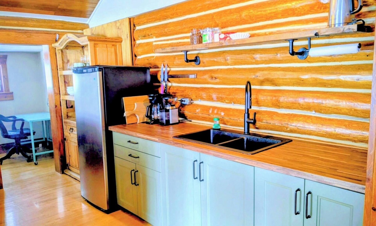 Bragg Creek Cabin | Cozy 2-bedroom suite in the forest near multiple restaurant/pubs. BraggCreek