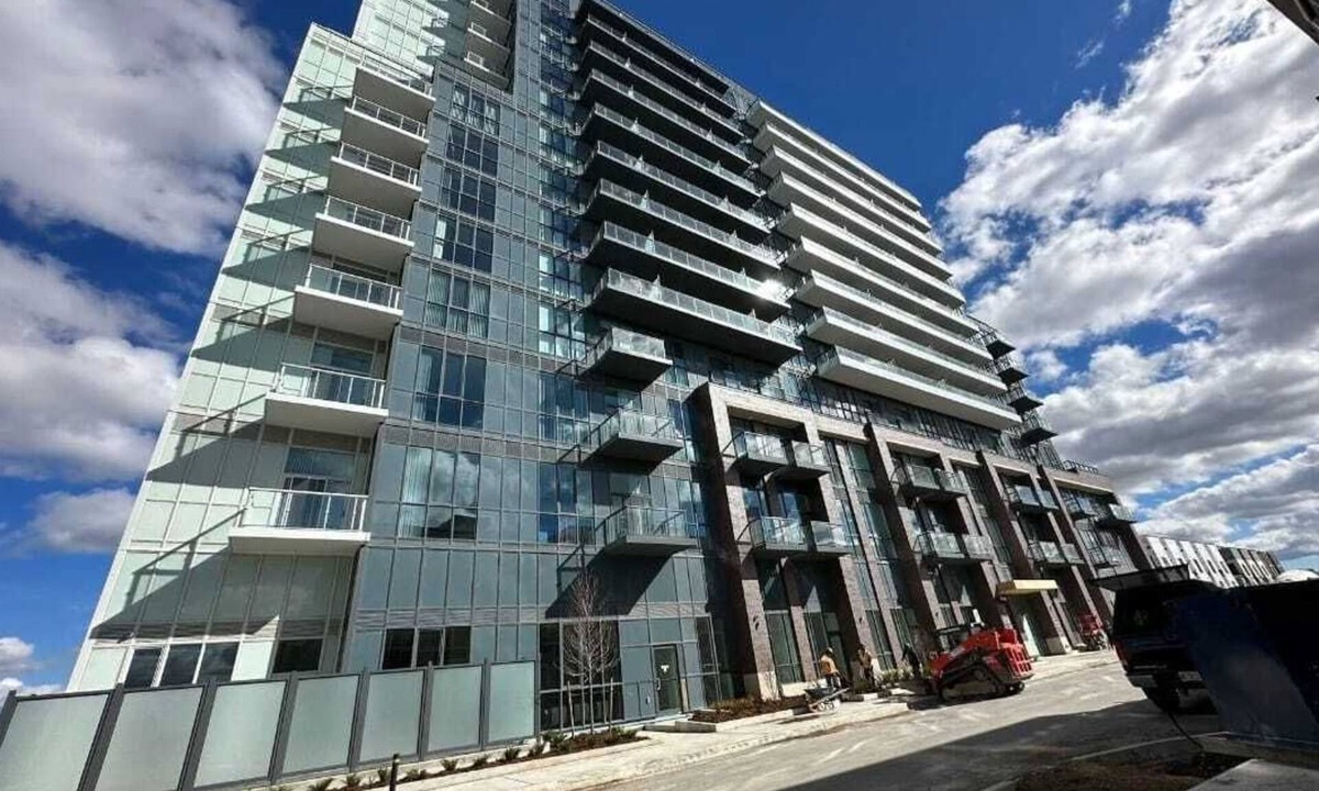 Vaughan Condo | COZY 2 BEDROOMS ONE FULL BATH IN THE NEW DOWNTOWN VAUGHAN, MINS FROM SUBWAY