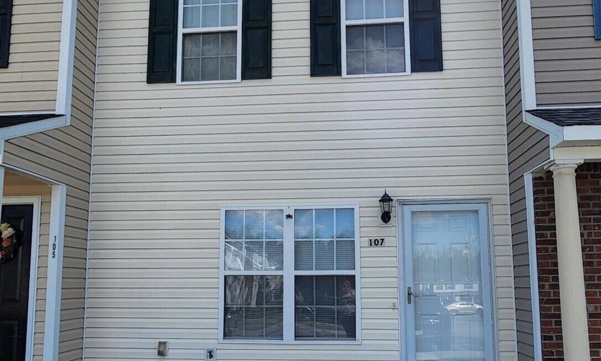 Piney Green House | Cozy 2BR/2.5Bath Townhome near Military Bases in Vibrant Jacksonville, NC