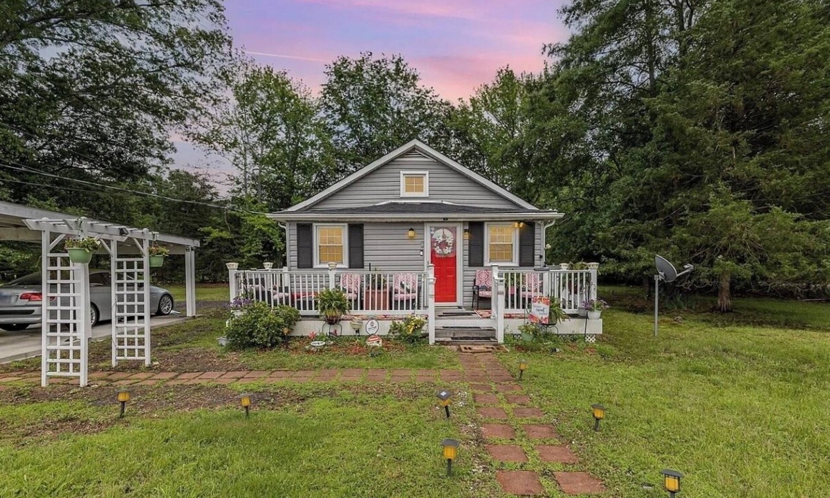 Hooes House | Cozy 3 Bdrm home in King George. 5 mins to Dahlgren Naval Base and Southern MD