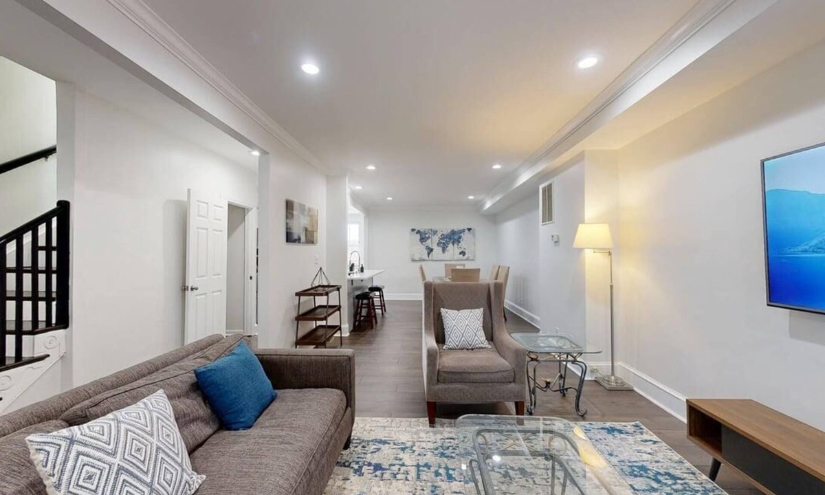 Brightwood Park House | Cozy and furnished 4B4B turnkey rental - Business, Family, and Pet Friendly
