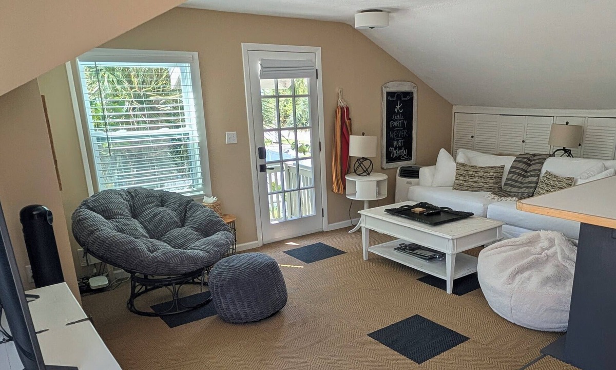 Sarasota House | Cozy Cabana .walk to the beach and St Armand's Circle!