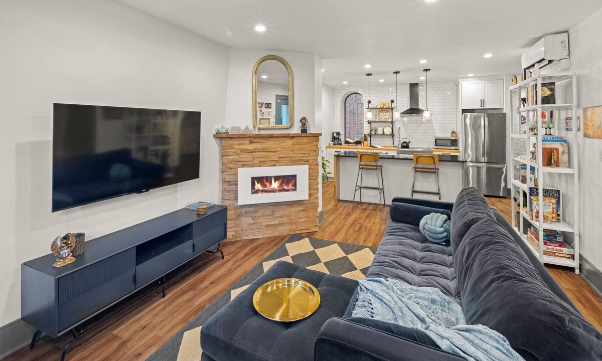 H Street Corridor Apartment | Cozy Capitol Hill 2 BR, Walk to sites, Parking