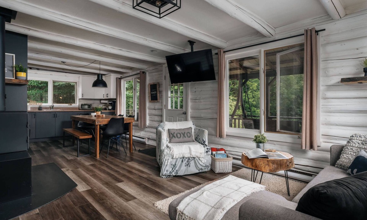 Val-des-Lacs Ski Chalet | Cozy Chalet, Hot tub, Kayak, near Tremblant