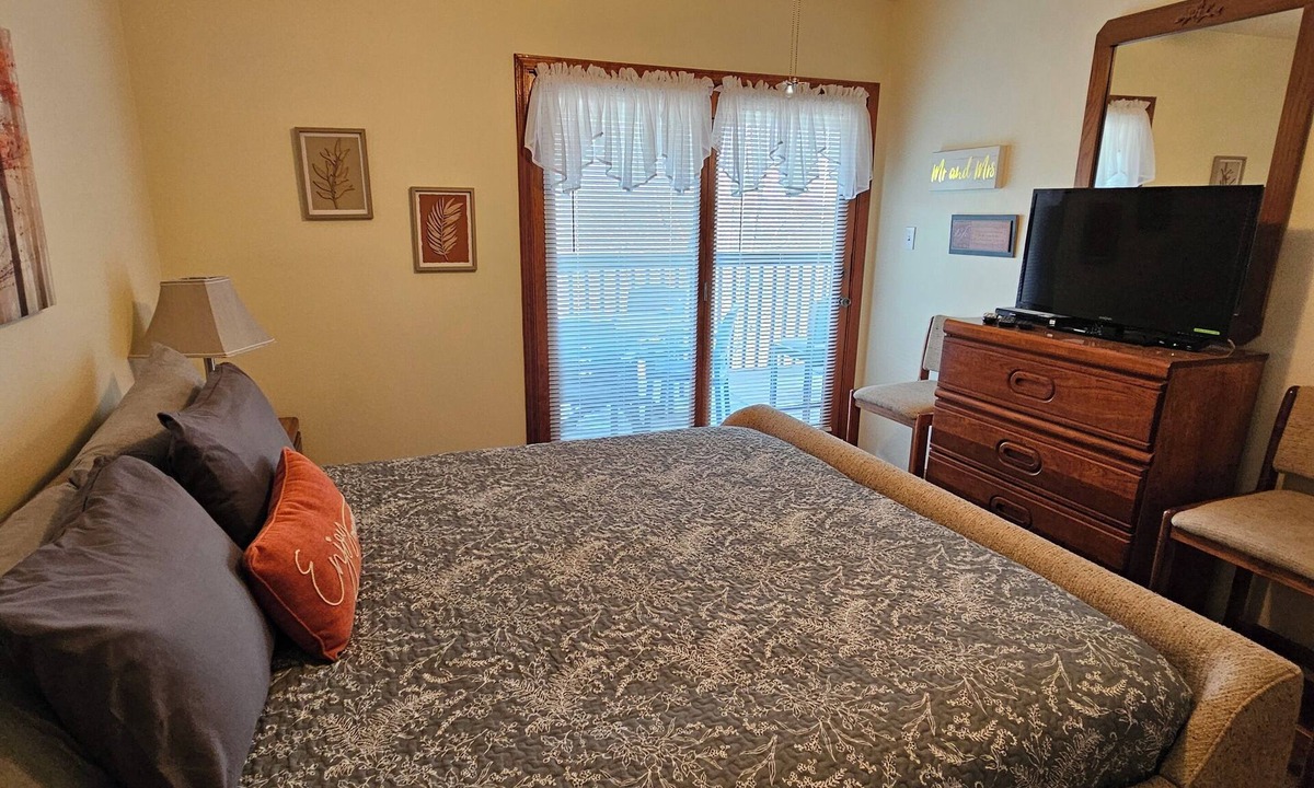 Notch Estates Condo | Cozy, Clean & Comfortable Condo, less than 2 miles to Silver Dollar City