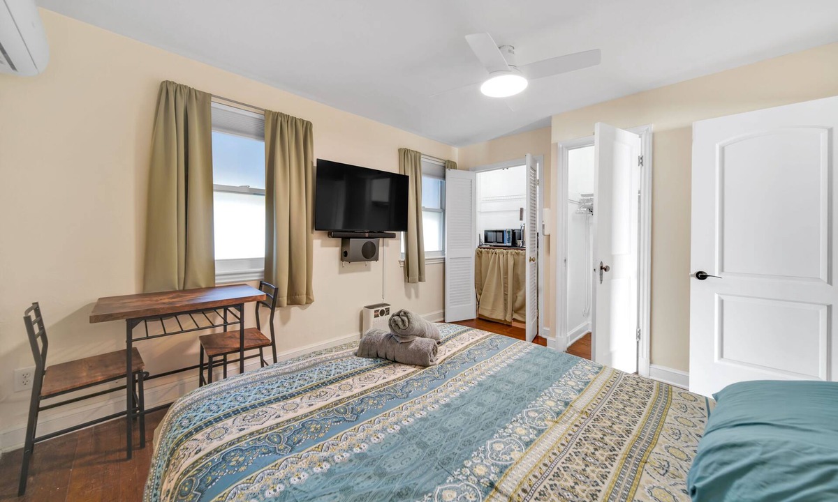Potomac West House | Cozy & convenient 2-bedroom townhome with AC in charming Alexandria