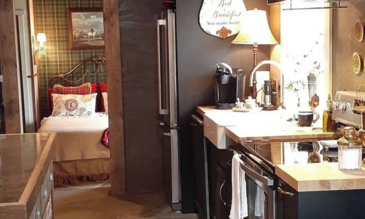 James Madison Cottage | Cozy cottage over seeing a beautiful farm view , A nice little getaway!
