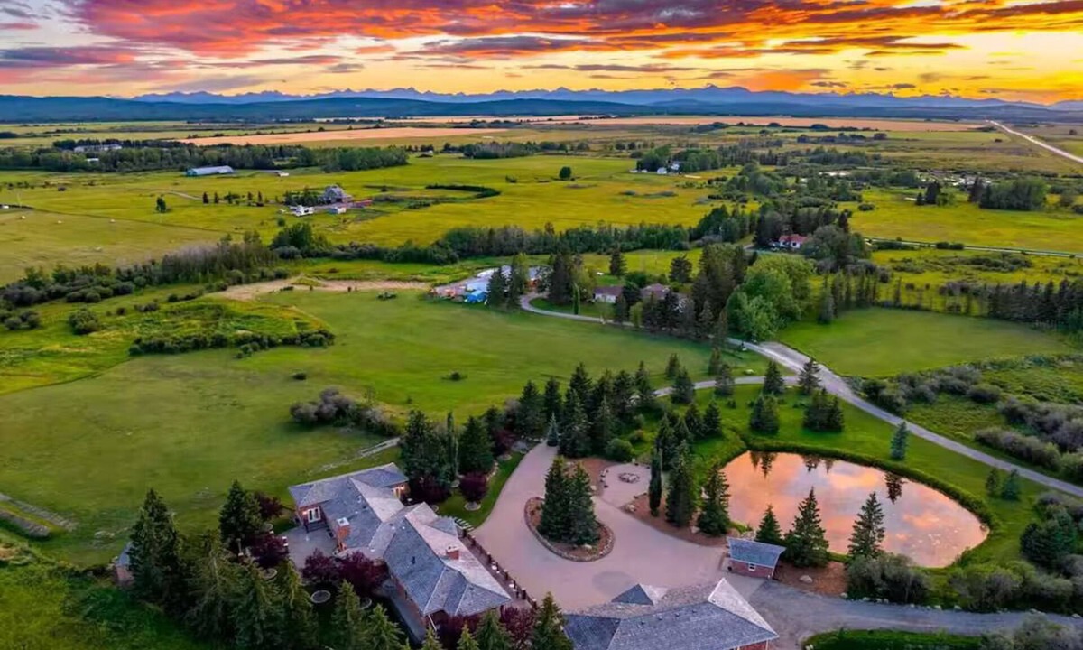 Calgary Apartment | Cozy Foothills Escape w/Mountain Views | Near Calgary & Banff