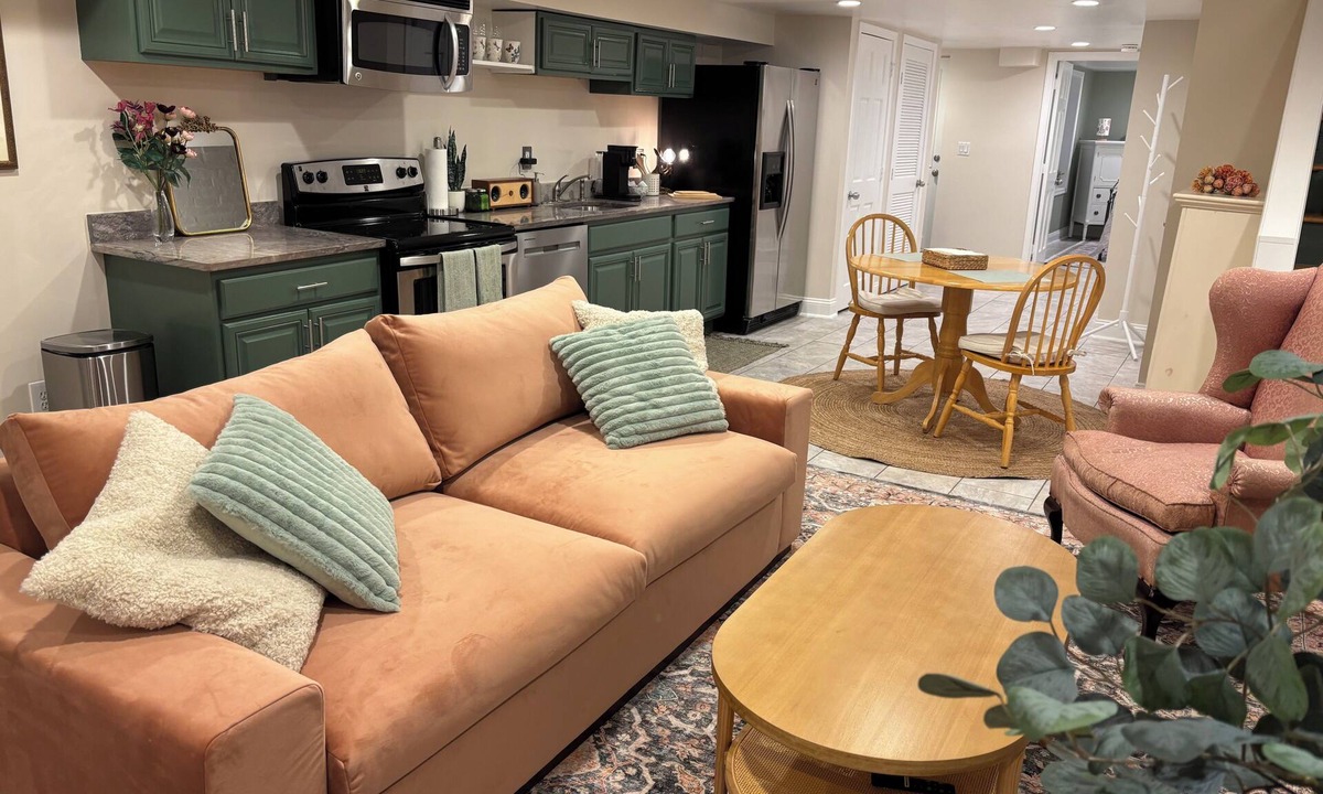 Bloomingdale Apartment | Cozy Family Friendly English Basement Apartment