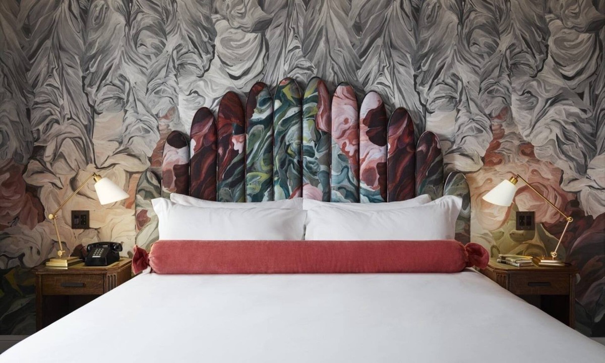 Chinatown Hotel | Cozy Gallery Suite | Gym Access | Onsite Bar | Near Capitol & Dining!