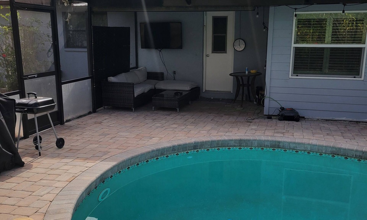 Venice Gardens House | Cozy home with heated pool - 8 min from the beach.