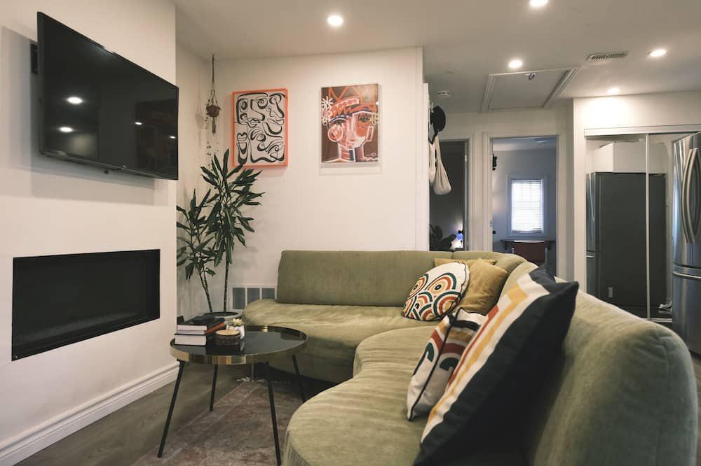 Oro-Medonte Cottage | Cozy Lake Front Cottage