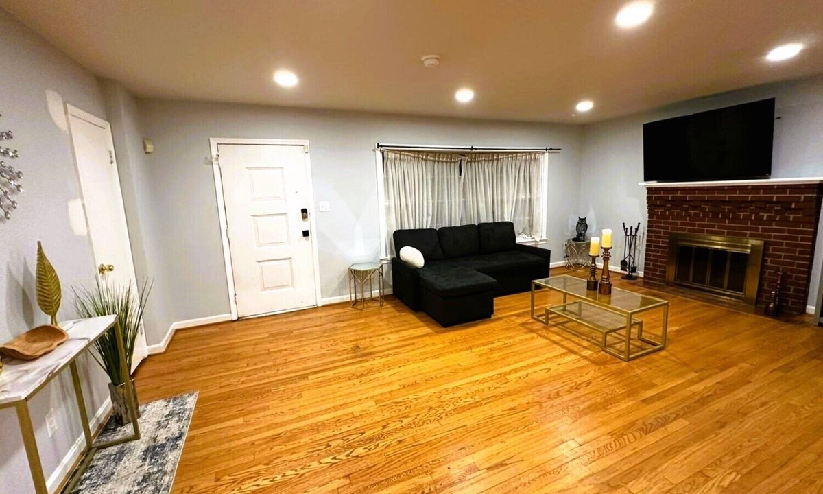 Clinton House | Cozy modern home in the DMV, an ideal spot for exploring D.C. and Alexandria!