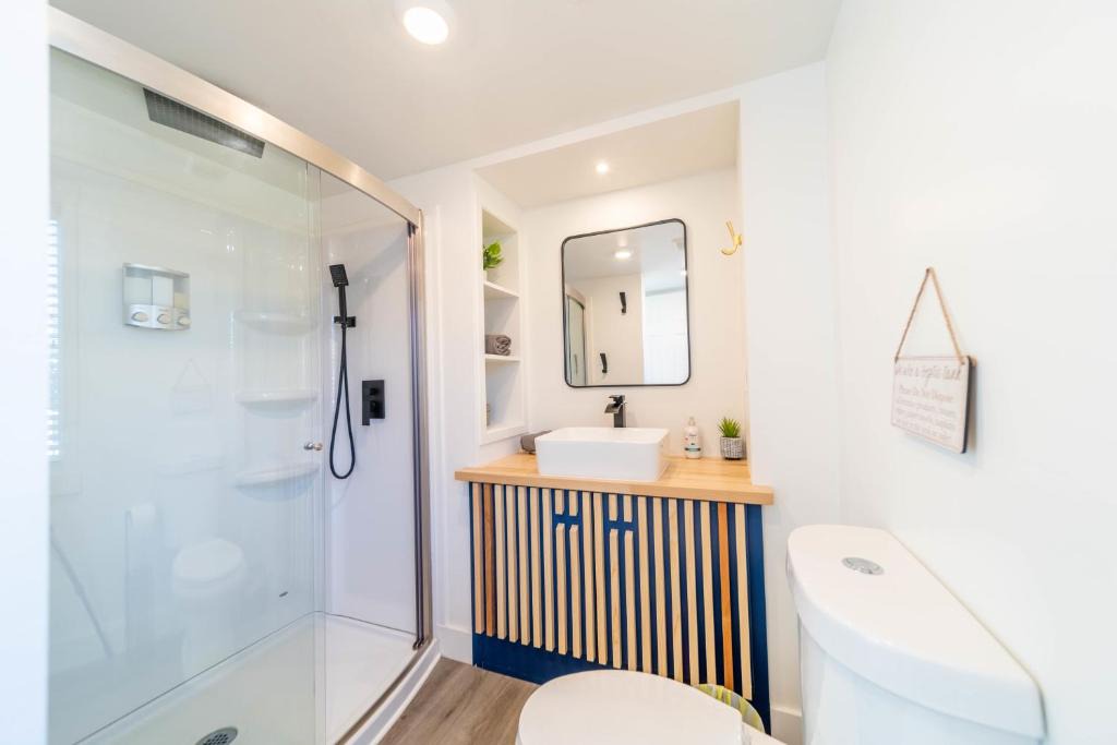 Apple Valley House | Cozy modern tiny home near ZION & private deck