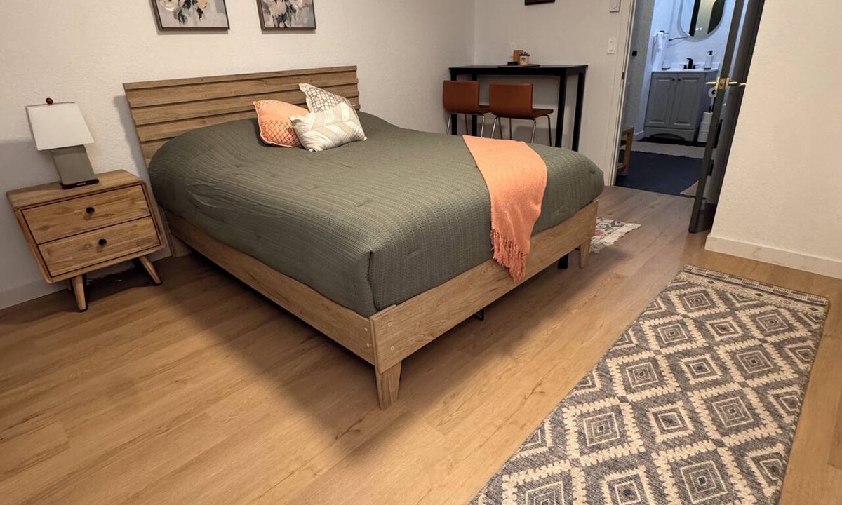 Bothell Bed & Breakfast | Cozy Private MIL Suite with Private Entrance