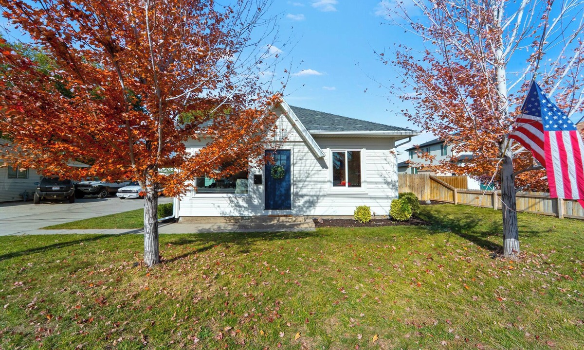 Sandy Cottage | Cozy REMODELED fam 3-bedroom cottage in delightful Sandy w/office area & laundry