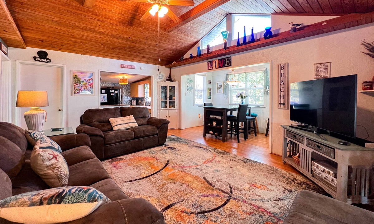 Crescent Beach Cottage | Crescent Beach Cottage | Dog-Friendly