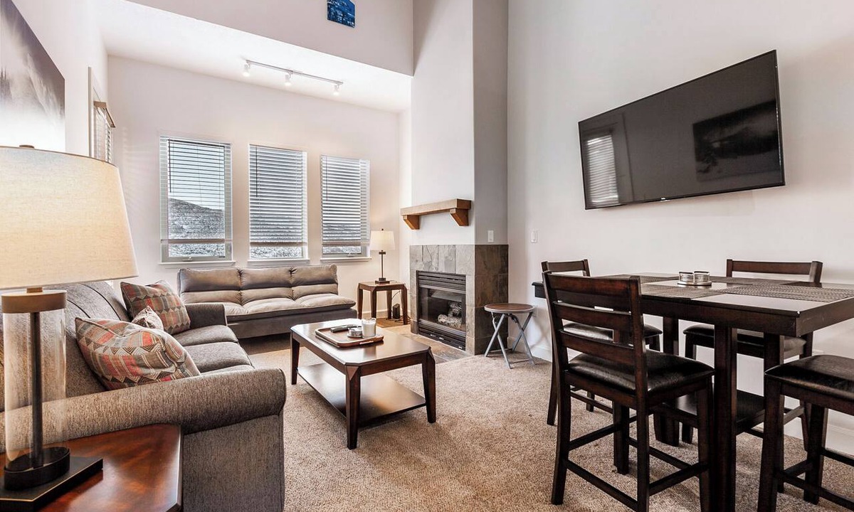 Kimball Junction Condo | Crestview 306E | Mountain View | Hot Tub | Pool | Near Outlets & Olympic Park