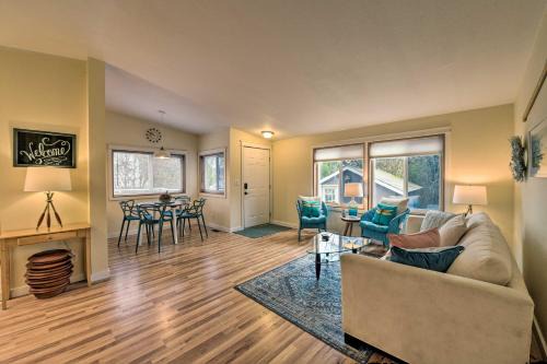Poulsbo House | Cute Cottage w/Deck Walk 115 Ft to Brewery & Cafe