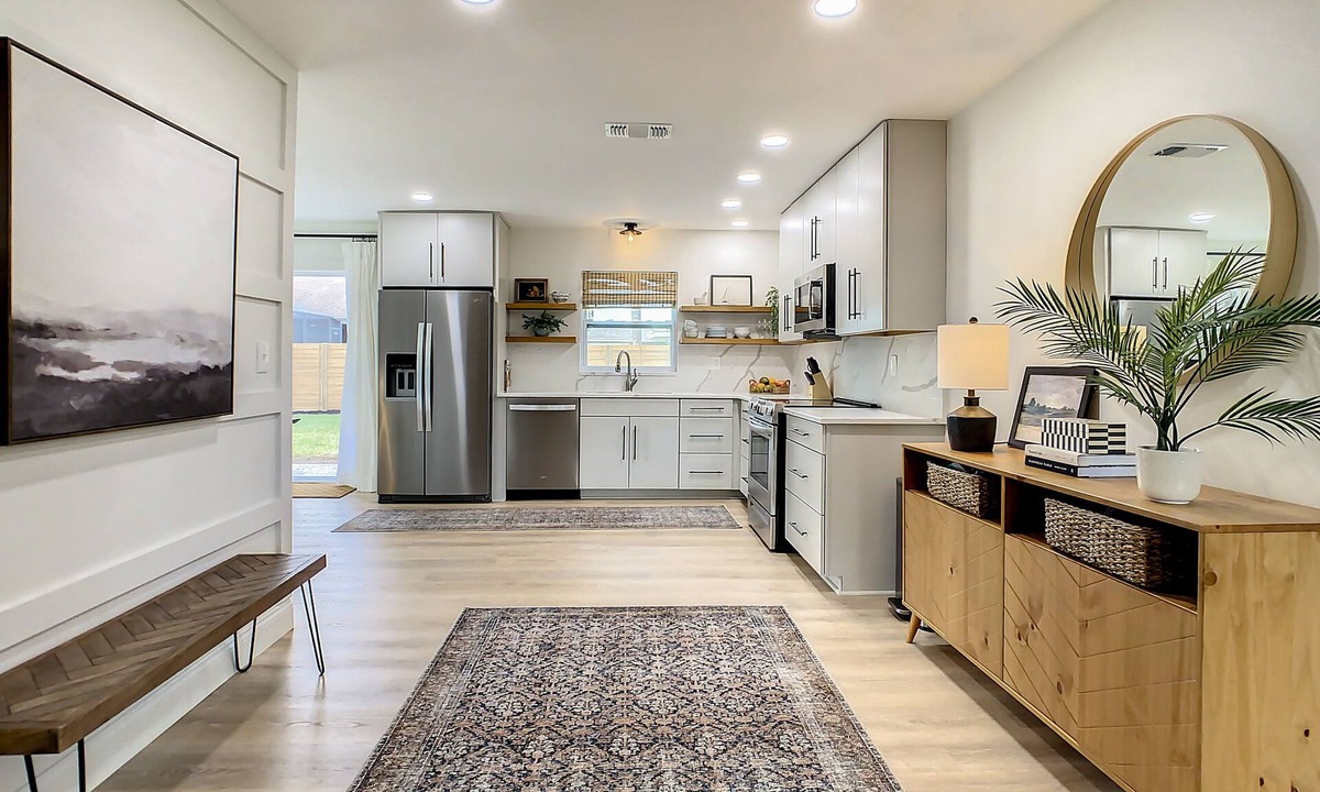 Sarasota Springs House | Cypress Inn - Modern home close to Siesta Key