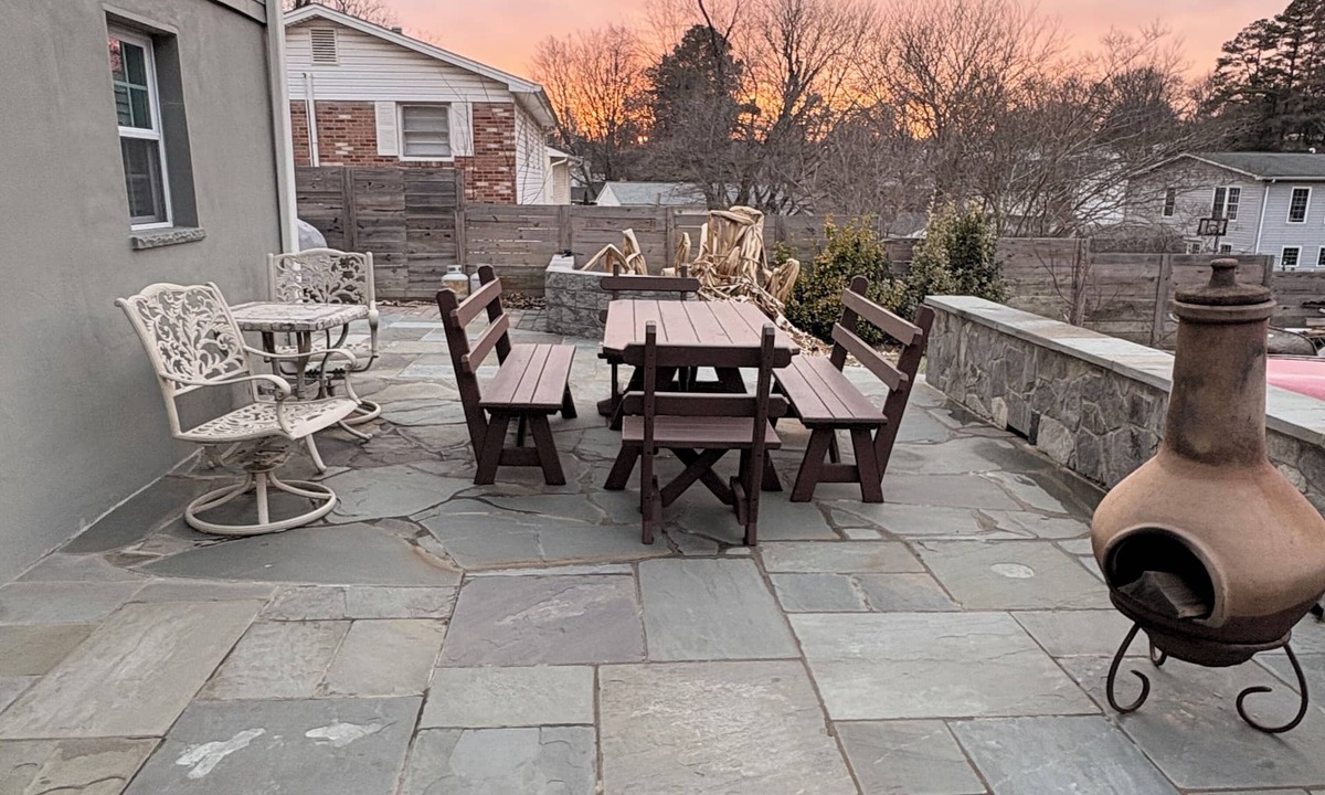 Dale City House | Dale City 4 Bedroom 2 Bath Modern Stylish Home Parking, Fenced Yard, Patio