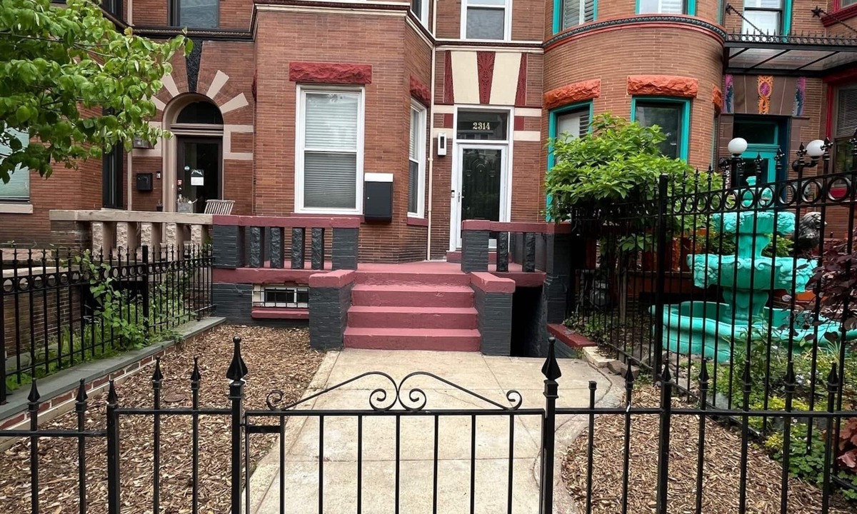 Bloomingdale House | DC brownstone in the historical Bloomingdale district