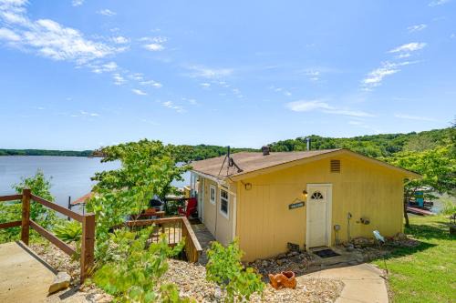 Climax Springs Apartment | Deck w/Covered Dock! Lakefront Ozark Cottage