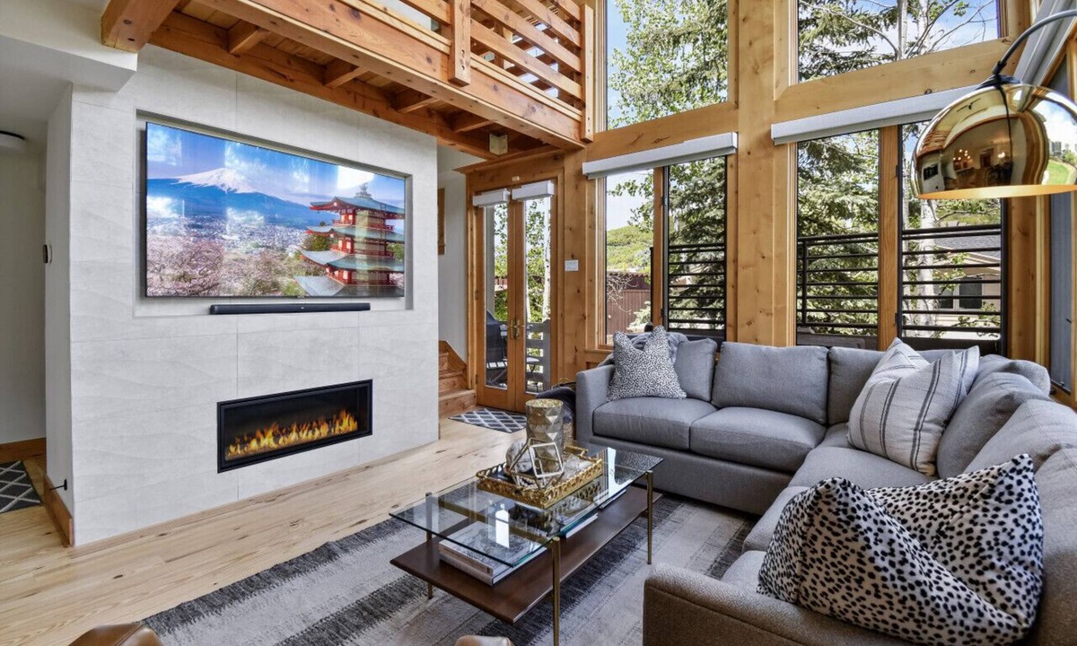Deer Valley Villa | Deer Valley Loop Ski Home - 7-Min Walk to Main Street, 150 Yards to Bus Stop