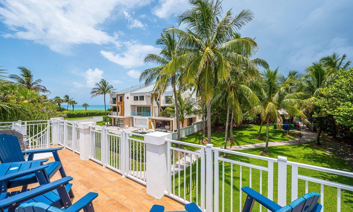 Juno Beach Condo | Designer Beachside Serenity– Steps to the Beach!