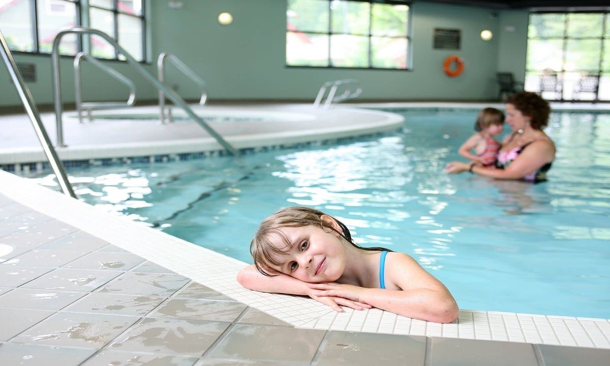 Regional District of Nanaimo Cottage | Designer cottage, sleeps 6, pool, hot tub. No Cleaning Fee. Max 14 nights