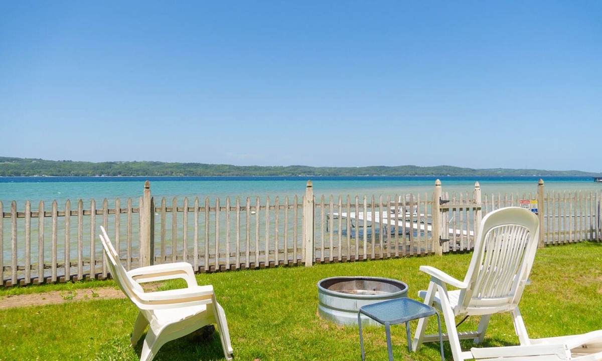 Suttons Bay Cottage | Directly on Suttons Bay with central air
