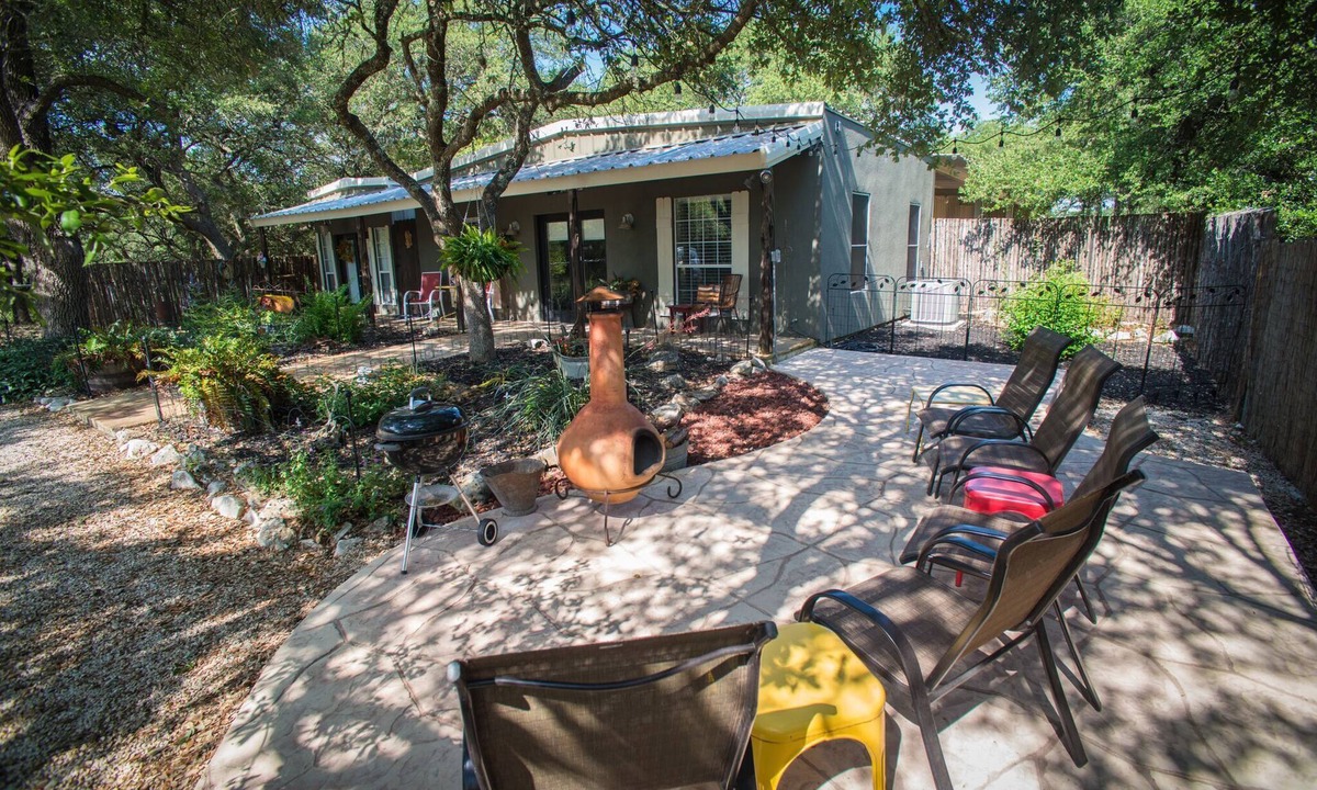 New Braunfels Cottage | Dog Friendly - Gated Cozy Cottage Getaway - Close to Whitewater & Canyon Lake