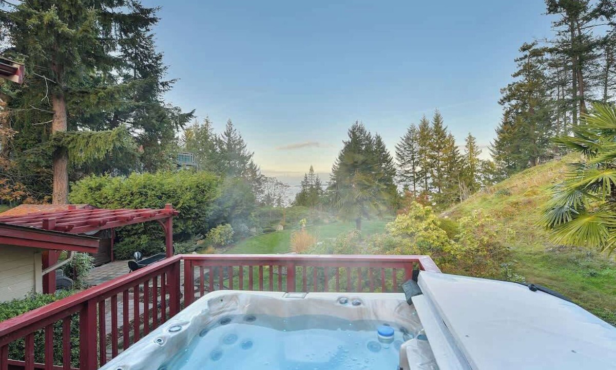 Regional District of Nanaimo House | Dolphin House Oceanview Family Getaway