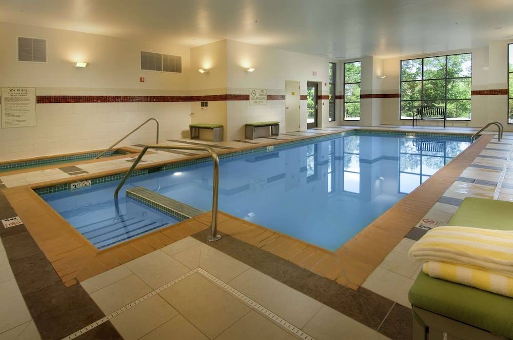 Dulles Town Center Hotel | DoubleTree by Hilton Sterling - Dulles Airport