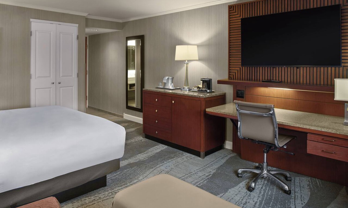 Fairlawn Hotel | DoubleTree by Hilton Akron Fairlawn