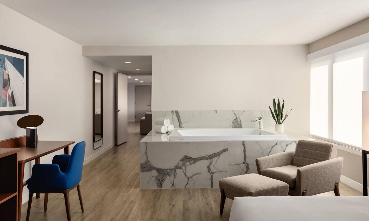 Bloomington Hotel | Doubletree by Hilton Bloomington - Minneapolis South
