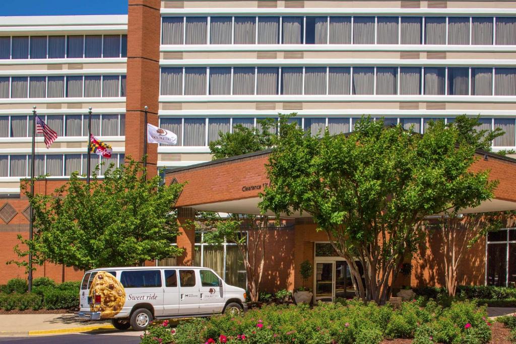 Lake Arbor Hotel | DoubleTree by Hilton Hotel Largo Washington DC