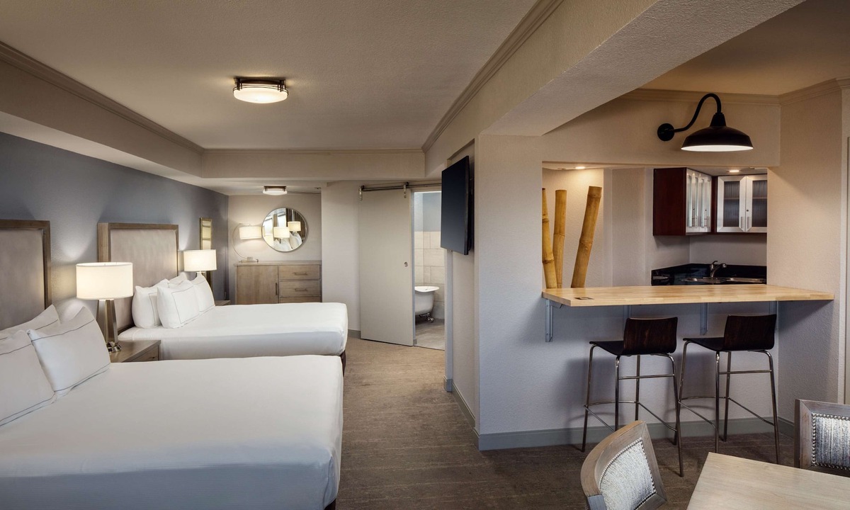 Mesa Hotel | DoubleTree by Hilton Phoenix Mesa