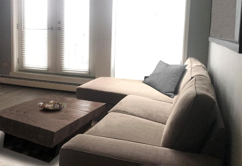 Connaught Apartment | Downtown Executive Subpenthouse near 17 Ave