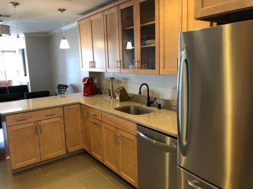 Navy Yard House | Downtown house w on-site parking walk to museums, US Capital Scap