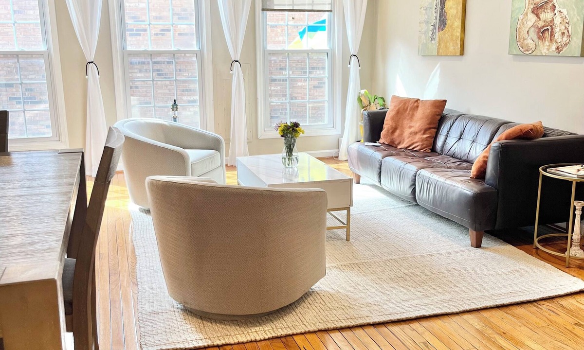 Southwest House | Downtown house- Walk to Cherry Blossom/Museums/Ballpark - Free Parking