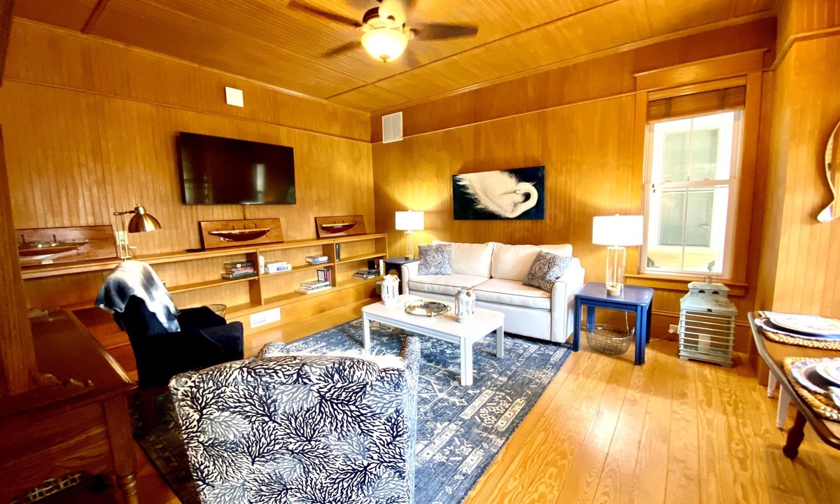 Historic Downtown Manteo House | Downtown Manteo with Secret Garden
