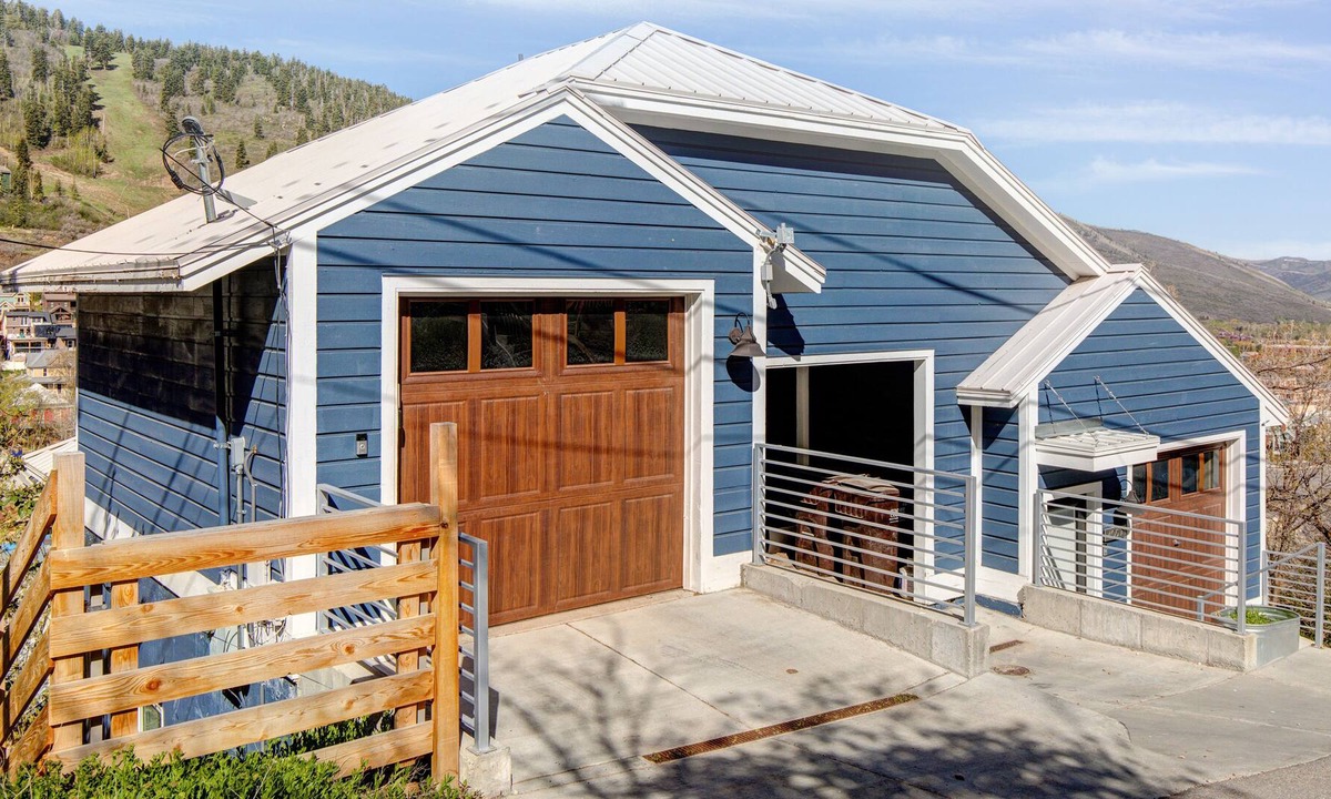 Downtown Park City House | Downtown retreat with hot tub access & balcony - walk to Main Street & Town Lift